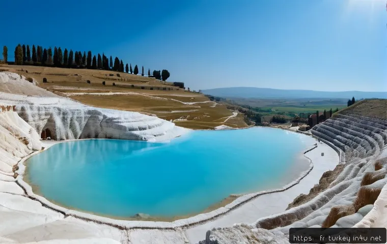 튀르키예의 유명한 온천 지역 - Photorealistic panoramic view of Pamukkale, Türkiye, brilliant white travertine terraces cascading d...